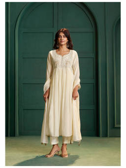 Vannya B - Women's White Chanderi Embroidered Kurta with Pant & Dupatta