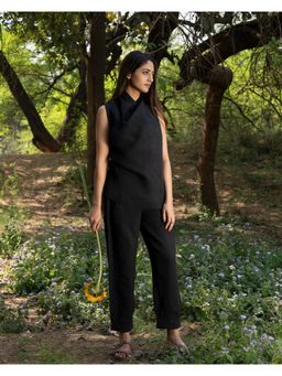The Good Rebel - Bernadette Black Linen Solid Top