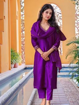Gahan - Womens Viscose Rayon Straight Printed Kurta with Pant & Dupatta