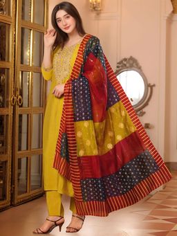 Gahan - Womens Viscose Rayon Printed Kurta with Pant & Dupatta