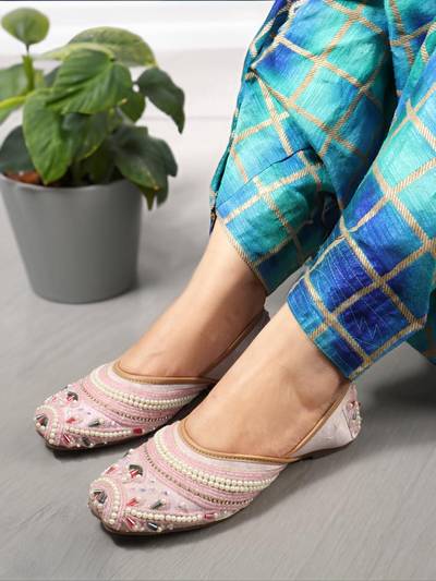 Pink Slip On Women Juttis