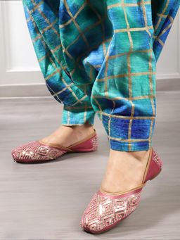 Iconics - Pink Slip On Women Juttis