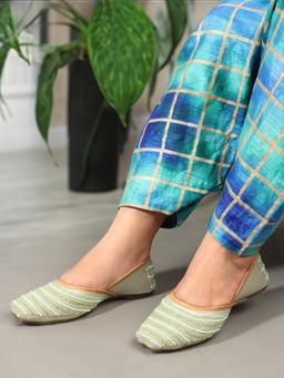Iconics - Green Slip On Women Juttis