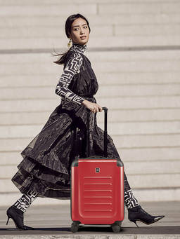 Victorinox - Carry On Suitcase 31 Litres Polycarbonate Water Resistant Hardside Cabin