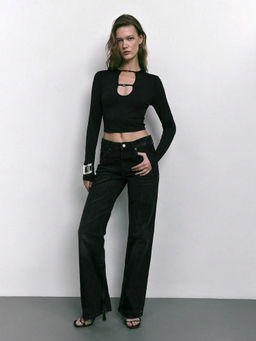 Outzidr - Black Full Sleeve Front Metal Buckle Crop Top