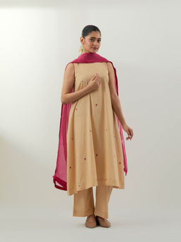 Vinusto - Beige Embroidered Cotton Kurta With Pant And Dupatta