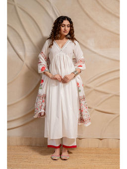 LABEL MAE - White Kurta With Pant And Dupatta