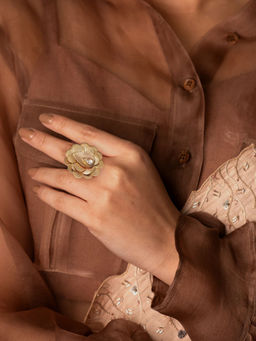 Suhani Pittie - Gold coin cluster peacock ring with crystal