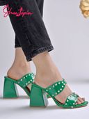 Green color option, Sold out, Currently selected