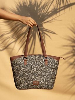 Zouk - Flomotif Classic Travel Tote Bag