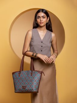 Zouk - Kolkata Nouveau Classic Travel Tote Bag