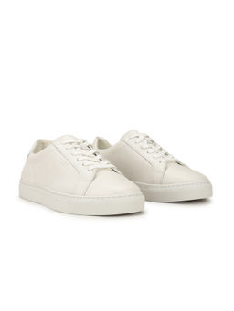 Guess - Men White Solid Lace-Up Sneakers