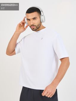 Styli Elevate - Men White Crew Neck Reflective Logo Oversized Longline T-Shirt