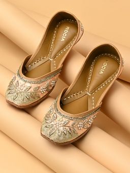 ROCIA - By Regal Peach Women Embroidered Juttis