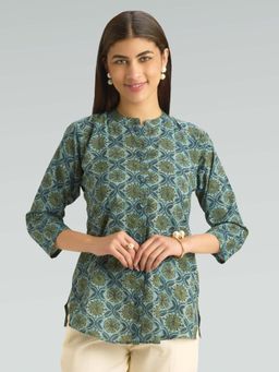 Women Plus - Blue Pure Cotton Floral Printed Short Kurti