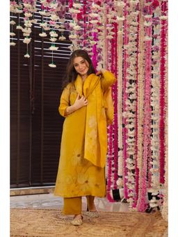 Gahan - Mustard Straight Kurta with Pant & Dupatta