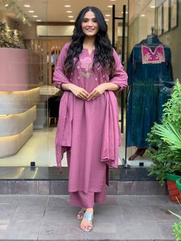 Gahan - Mauve Straight Kurta with Pant & Dupatta