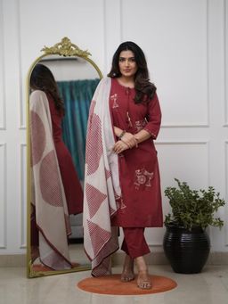 Gahan - Maroon Straight Kurta with Pant & Dupatta
