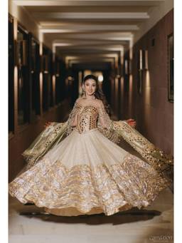 ITRH - Ivory Nagma Lehenga With Corset And Dupatta