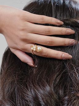 House of D'oro - Handcrafted Oyster Pearl Finger Ring for Women