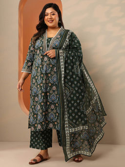 Extra love by Libas - Plus Size Green Floral Printed Straight Kurta with Pant and Dupatta
