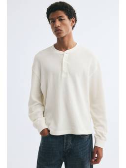H&M - Men White Regular Fit Waffled henley top