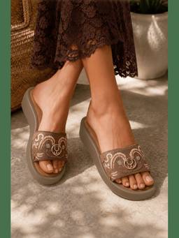Fizzy Goblet - Women Blush & Bronze : Bronze Bomba Sliders
