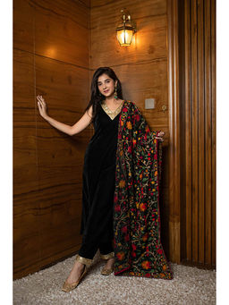 Label Shaurya Sanadhya - Black Heavy Dupatta Velvet Kurta With Pant And Dupatta