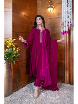 Label Shaurya Sanadhya - Velvet Magenta Pink Embroidered Kurta With Pant And Dupatta