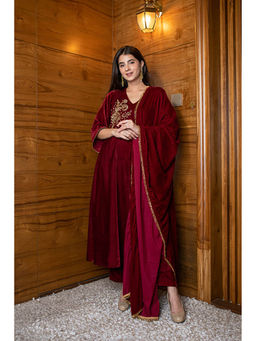 Label Shaurya Sanadhya - Maroon Velvet Hand Work Kurta With Pant And Dupatta