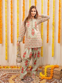 Ishnya - Aafreen- Green Floral Printed Kurti With Salwar And Potli Bag