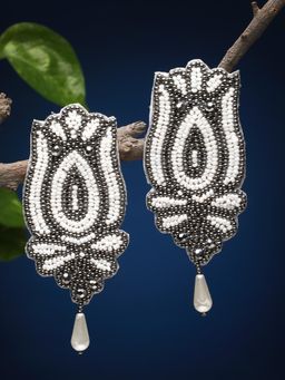 Moedbuille - Off White Contemporary Earrings