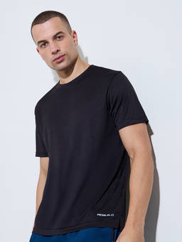Styli - Men Black Solid Crew-Neck Short Sleeves Regular Fit T-Shirt