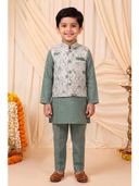 Green color option, Sold out, Currently selected