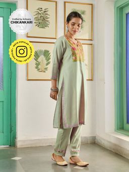 House of Chikankari - Crafts Women Green Aari Embroidered Cotton Kurta with Pant (Set of 2)