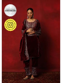 House of Chikankari - Maroon Hoc Velvet Embroidered Women's Kurta With Pant And Dupatta