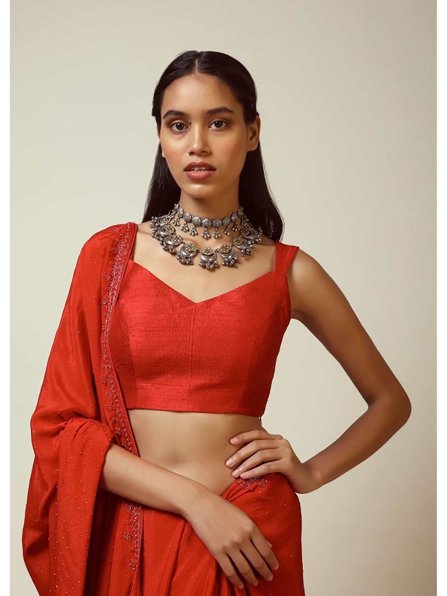 red sleeveless blouse in silk with leaf cut neckline