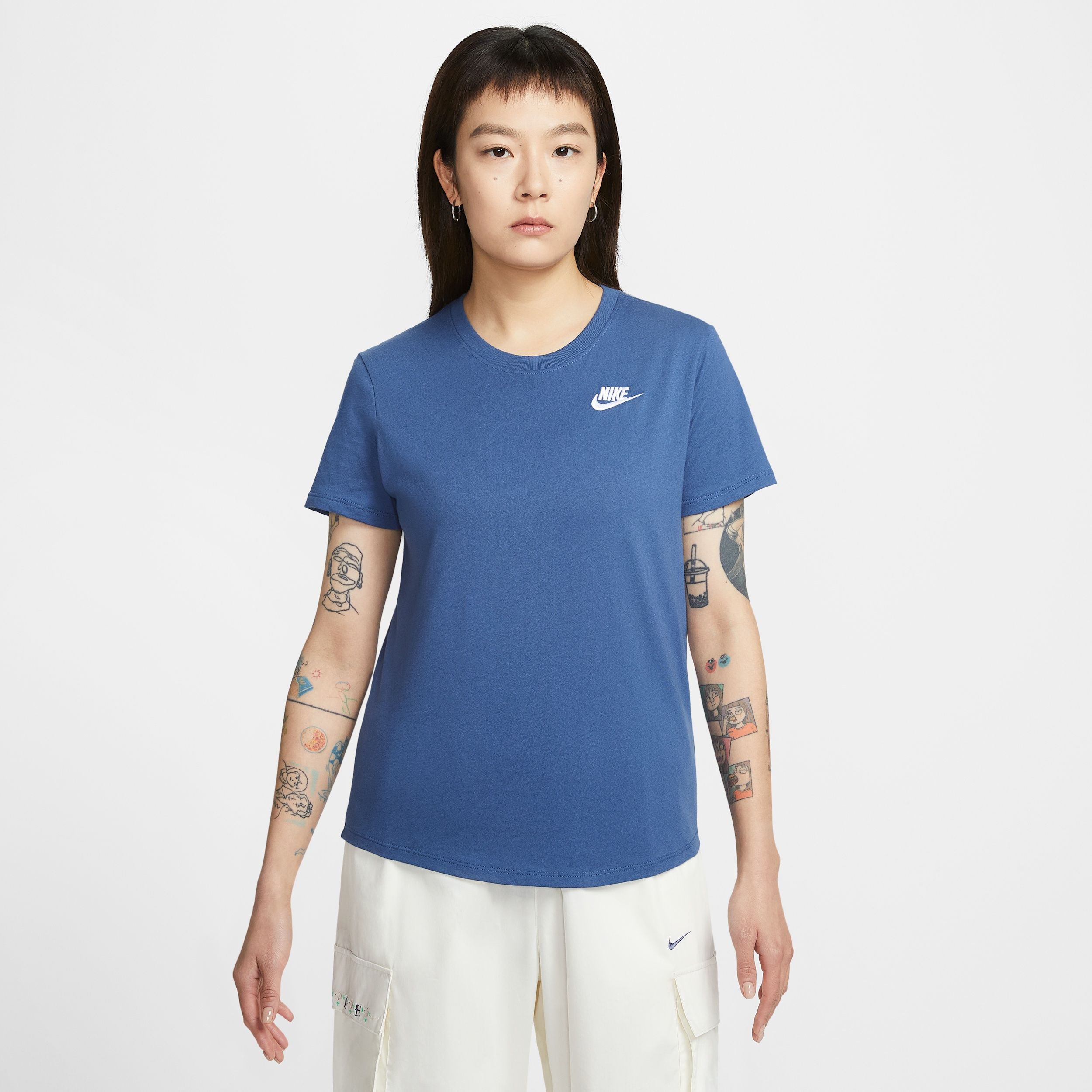 Nike Sportswear Club Essentials - Women's T-Shirt