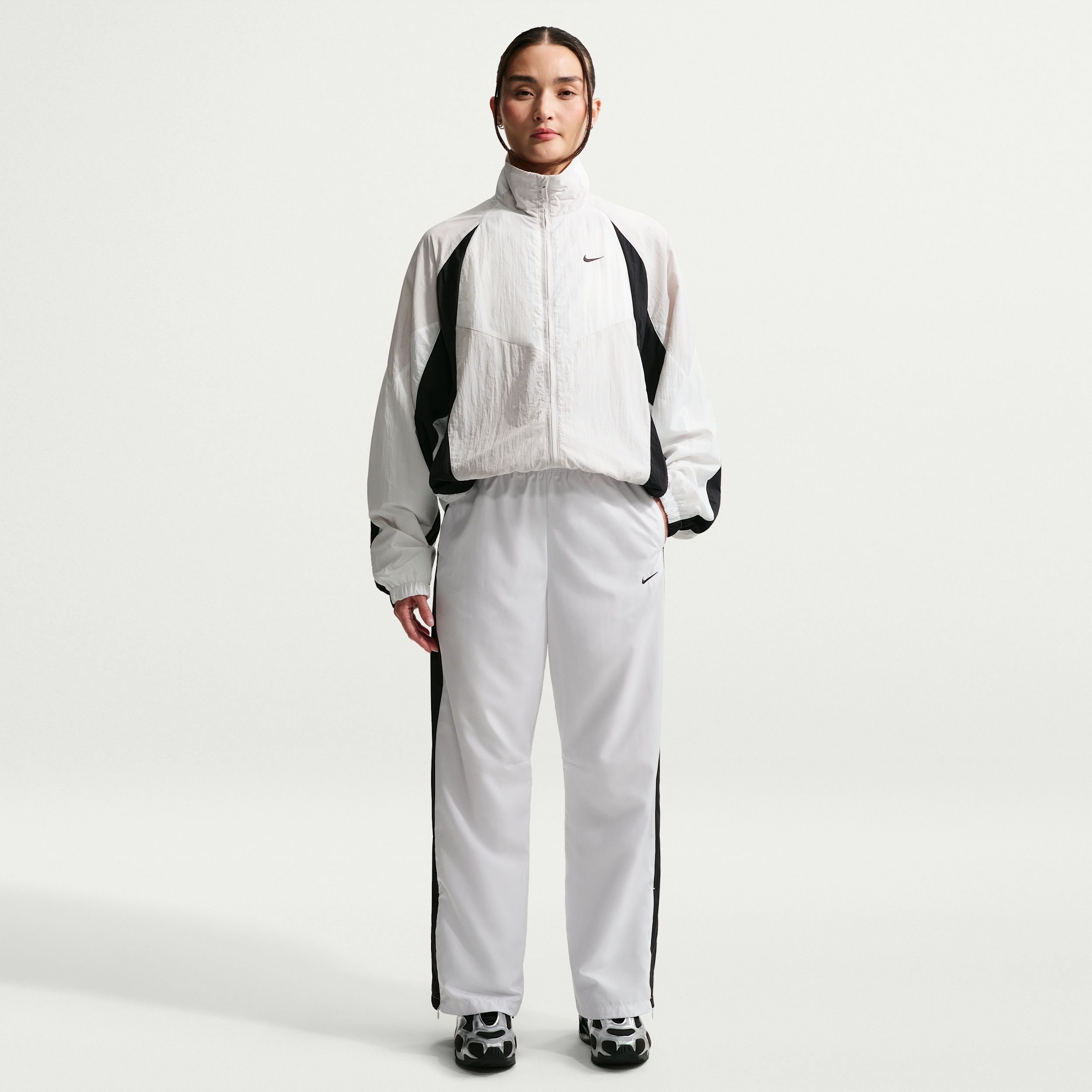 Nike Sportswear Classic - Women's Mid-Rise Open-Hem Trousers