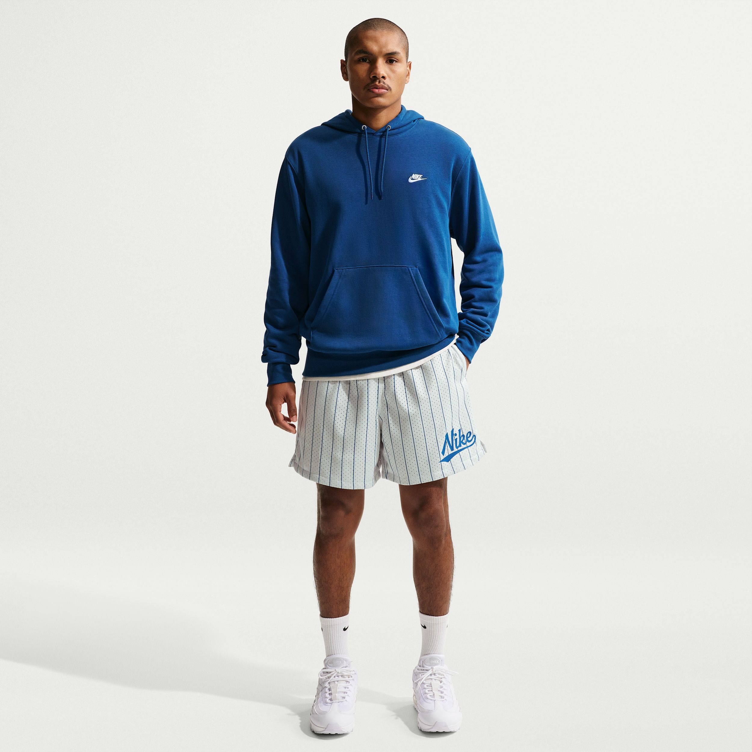 Nike Sportswear Club - Men's Flow Shorts