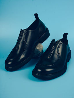 Monkstory - Cosmopolitan Zip-Up Loafers - Black