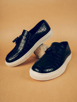 Monkstory - Chic Croc Sneakers - Black