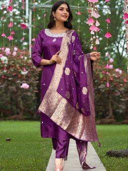 Gahan - Womens Purple Viscose Rayon Straight Embroidered Kurta with Pant & Dupatta