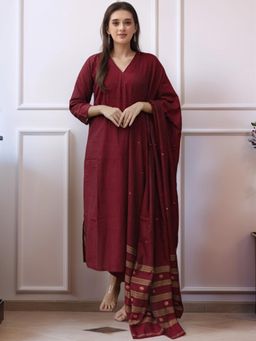 Gahan - Womens Maroon Viscose Rayon Straight Solid Kurta with Pant & Dupatta