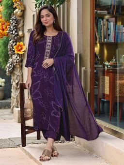 Gahan - Womens Purple Viscose Rayon Straight Printed Kurta with Pant & Dupatta