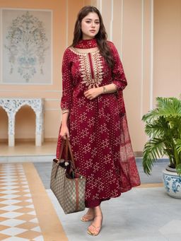 Gahan - Womens Maroon Viscose Rayon Straight Printed Kurta with Pant & Dupatta
