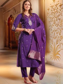 Gahan - Womens Purple Viscose Rayon Straight Embroidered Kurta with Pant & Dupatta