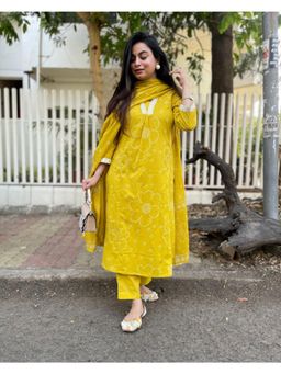 Gahan - Womens Yellow Viscose Rayon Straight Printed Kurta with Pant & Dupatta