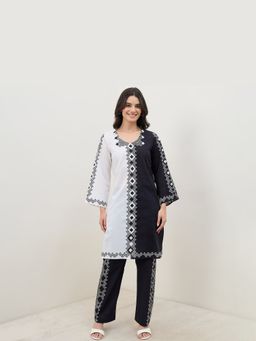 First Resort by Ramola Bachchan - Women Black Symmetric Mosaic Printed Kurta with Pant