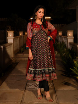 Juniper - Black Ethnic Motif Printed Rayon Kurta Pant with Dupatta (Set of 3)